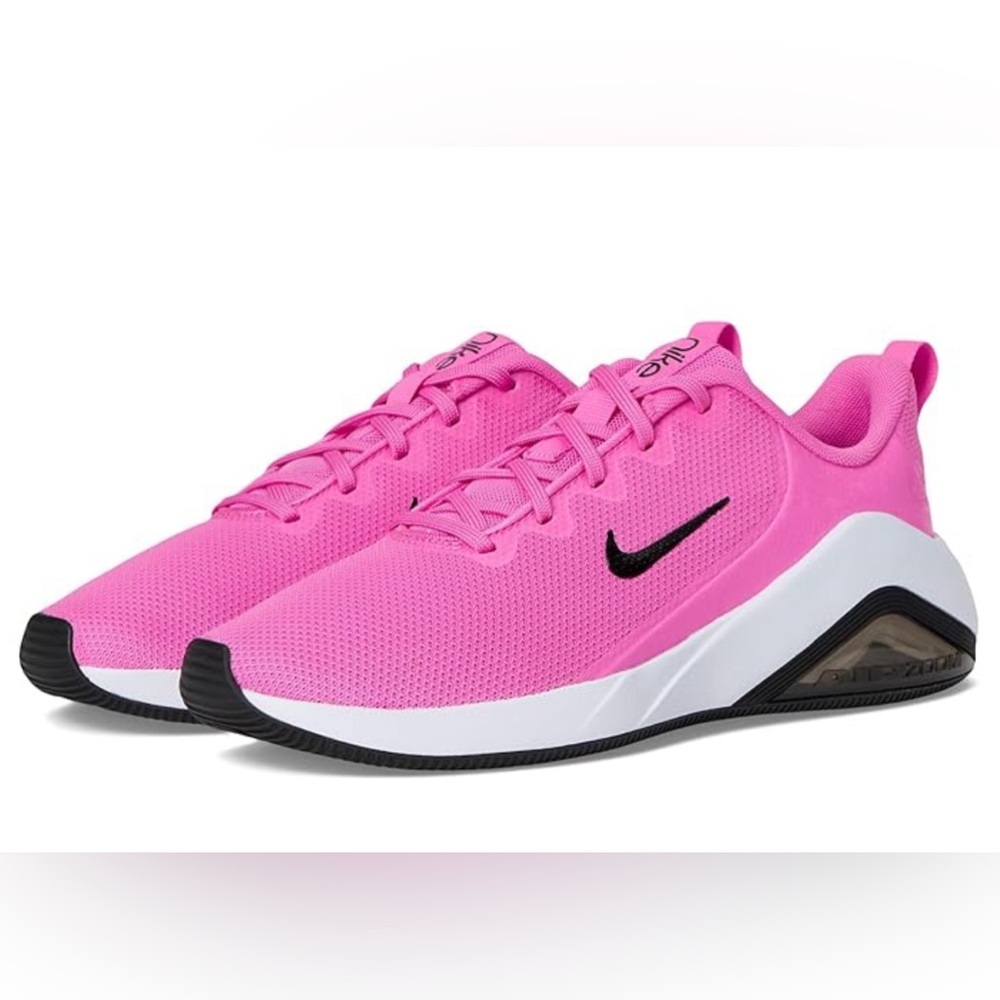 🤩NWT🤩 Nike Women's Pink Bella 7 
NEW IN BOX 9.5